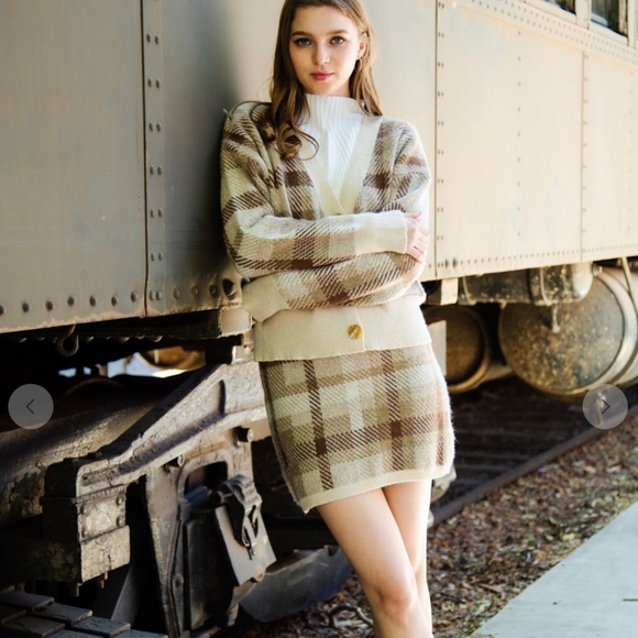 Very J Chic 2-Piece Sweater/Skirt Set - Picture 3 of 12